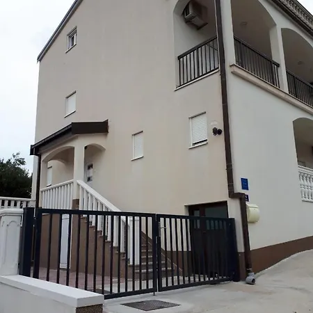 Madzari - Ciovo - Pool Trogir