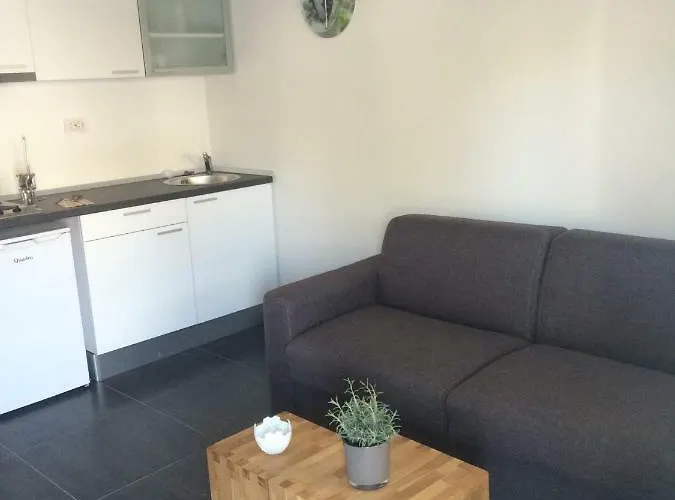 Madzari - Ciovo - Pool Апартаменты *